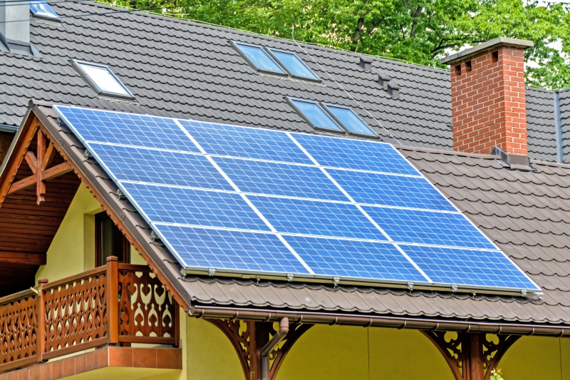 chauffagiste-OPIO-min_solar-panels-1477987